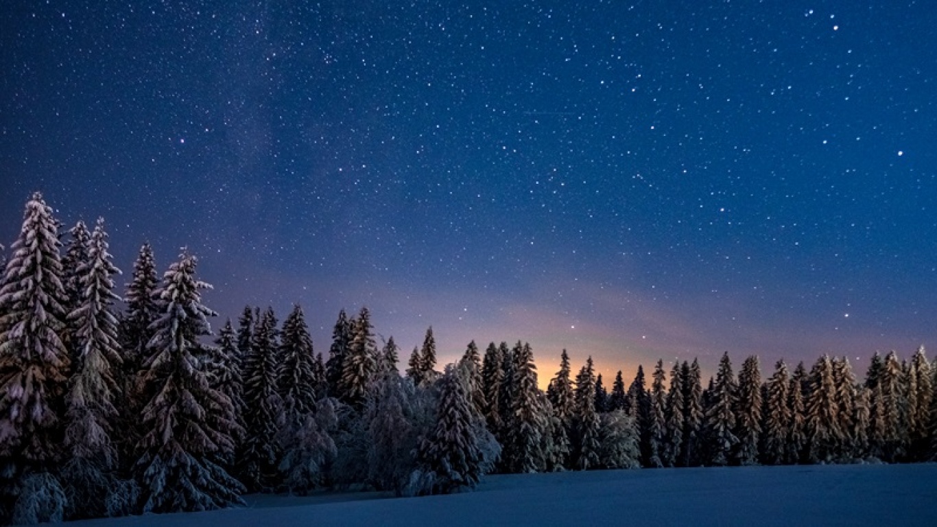 Podziwiaj zimowe niebo nad Białowieżą – nocne obserwacje gwiazd i magiczna zimowa sceneria